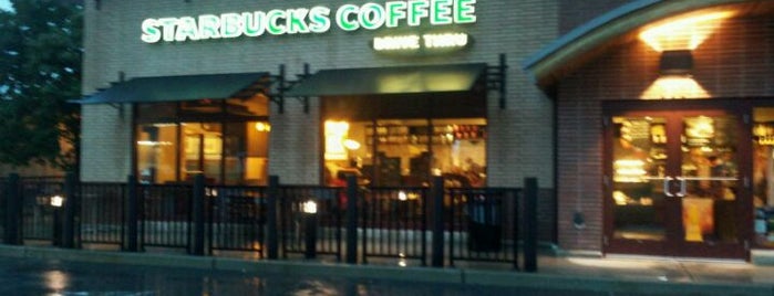 Starbucks is one of Locais curtidos por Patti.