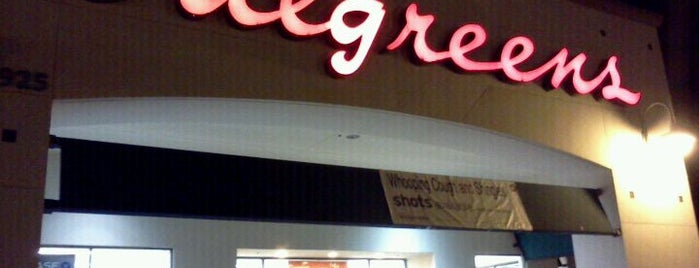 Walgreens is one of Lugares favoritos de Cheearra.