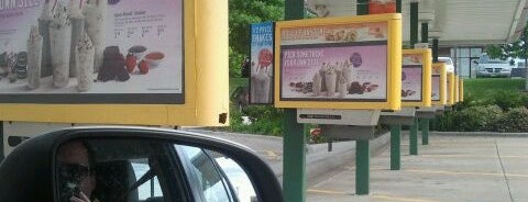 SONIC Drive In is one of Locais curtidos por Brian.