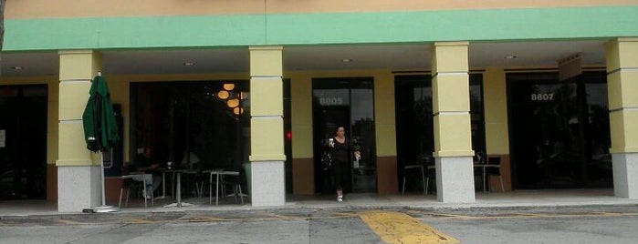 Starbucks is one of Orte, die Ileana LEE gefallen.