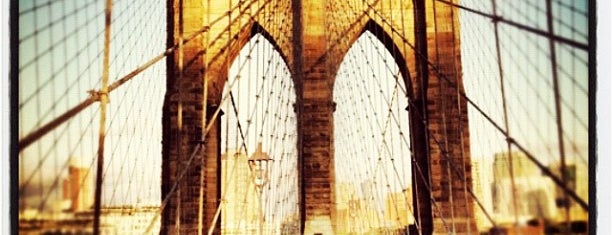 Brooklyn Köprüsü is one of New York City's Must-See Attractions.