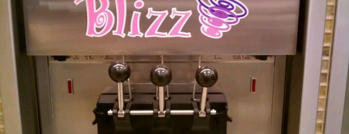 Blizz Frozen Yogurt is one of Lugares favoritos de Stephanie.