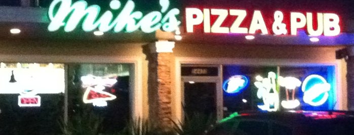 Mike's Pizza & Pub is one of B David : понравившиеся места.