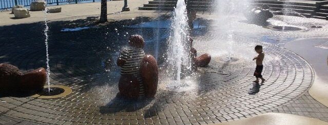Kenosha Public Fountain is one of Posti che sono piaciuti a Cherri.