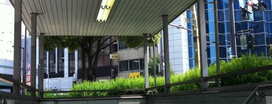 四つ橋線 本町駅 (Y13) is one of 大阪市営地下鉄 四つ橋線.