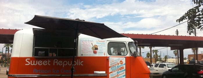 Sweet Republic Ice Cream Truck is one of Eat Local.