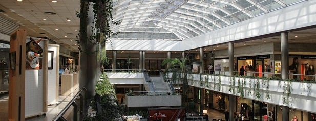 Moda Shopping is one of Madrid: Tiendas, Mercados y Centros Comerciales.