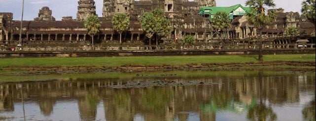 Angkor Wat (អង្គរវត្ត) is one of To Do Elsewhere.
