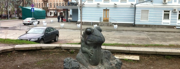Жаба на детской площадке is one of Памятники Киева / Statues of Kiev.