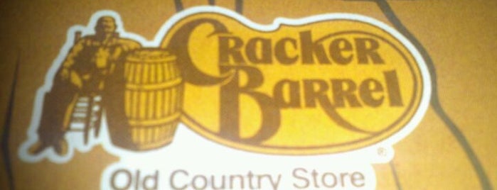 Cracker Barrel Old Country Store is one of Tempat yang Disukai Alicia.