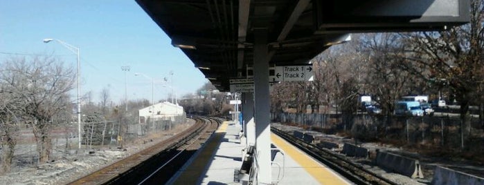 Metro North - Morris Heights Train Station is one of Hudson Line (Metro-North).