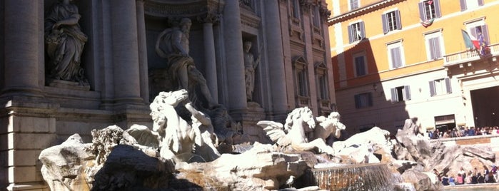 Fontana di Trevi is one of Favorite Places Around the World.