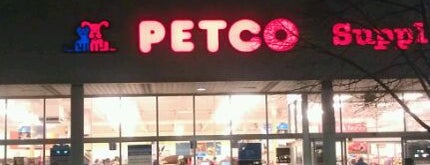 Petco is one of สถานที่ที่ Karissa✨ ถูกใจ.