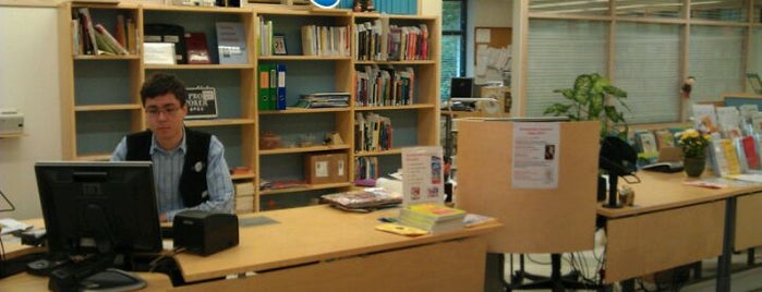 Kauklahden kirjasto is one of HelMet-kirjaston palvelupisteet.