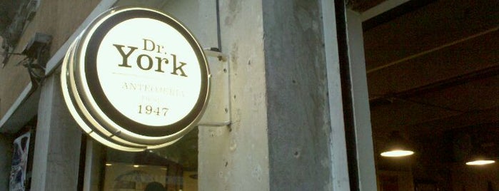 Dr York is one of Tiendas de Diseño.