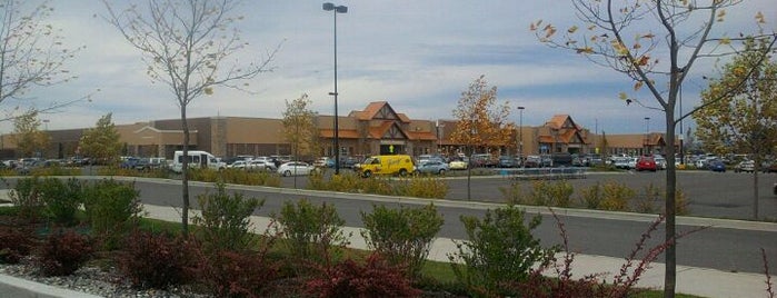 Walmart Supercenter is one of Lieux qui ont plu à Albert.