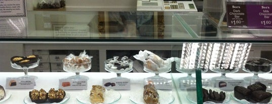 See's Candies is one of Lugares favoritos de Robin.