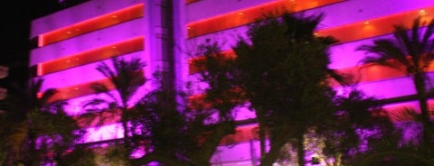 El Hotel Pacha is one of สถานที่ที่บันทึกไว้ของ Yaron.