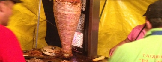Tacos Al Pastor "El Tío" is one of Chino Trovadorさんのお気に入りスポット.