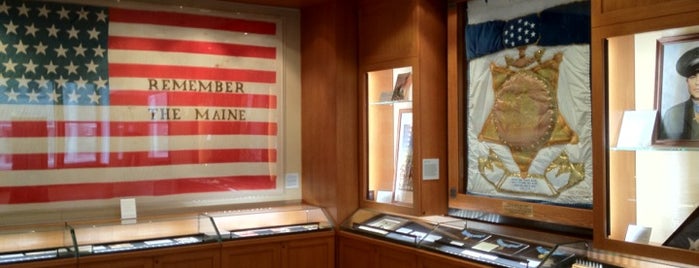 Pritzker Military Library is one of Lieux sauvegardés par Cheryl.