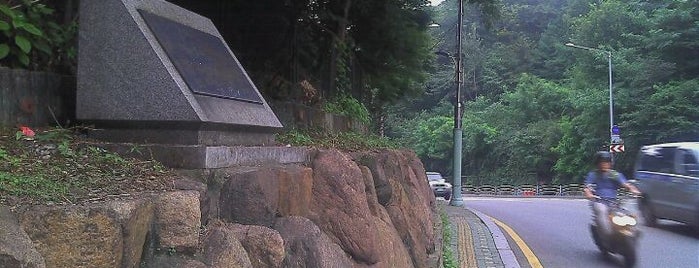 남소문터 (南小門址) is one of The Gates of Seoul.