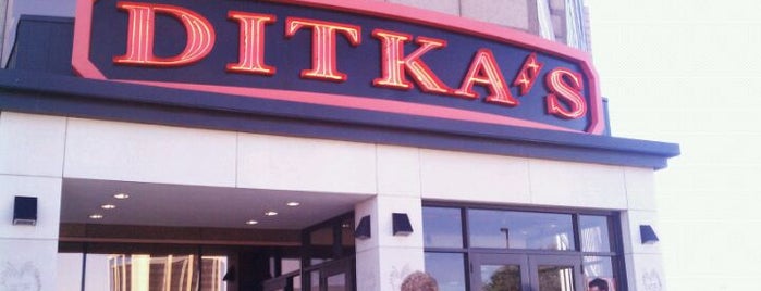 Ditka's is one of Orte, die Nicole gefallen.