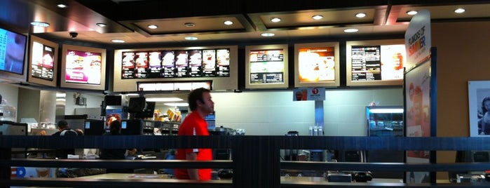 McDonald's is one of Lieux qui ont plu à Rebecca.