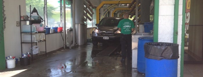 2000 Hand Car Wash is one of Manuel’s Liked Places.
