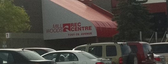 Mill Woods Recreation Centre is one of Posti che sono piaciuti a Garth.