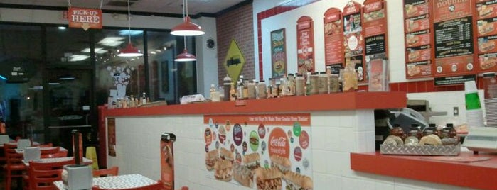 Firehouse Subs is one of Erikさんのお気に入りスポット.