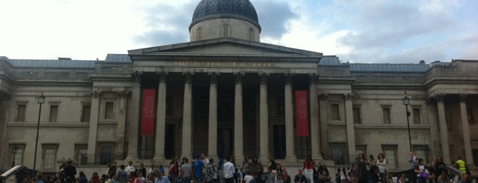 Trafalgar Square is one of بريطانيا.