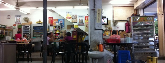 2828 Cafe is one of Neu Tea's Penang Trip 槟城 2.