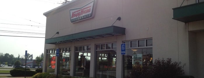 Krispy Kreme Doughnuts is one of Tempat yang Disukai Stephen.