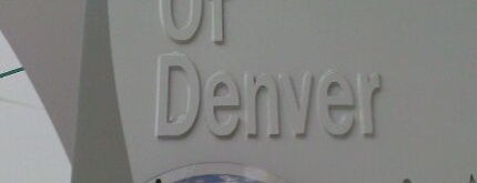 Aéroport international de Denver (DEN) is one of Airports.