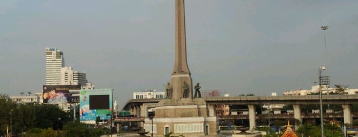 Victory Monument is one of Place.