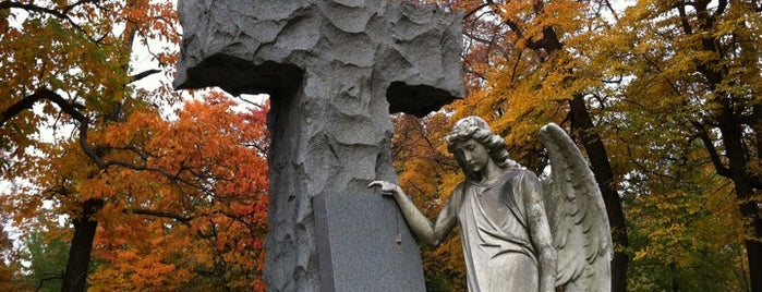 Woodland Cemetery and Arboretum is one of Dayton.
