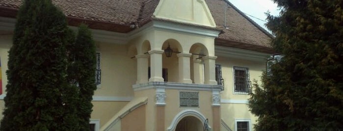 Muzeul "Prima Școală Românească" is one of Brasov.