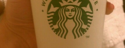 Starbucks is one of Locais curtidos por José.