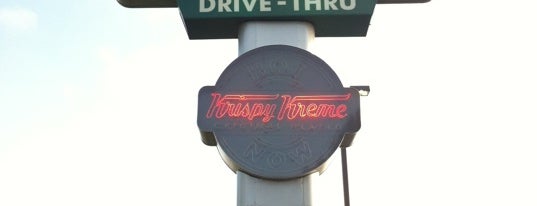 Krispy Kreme Doughnuts is one of Tempat yang Disukai Colin.