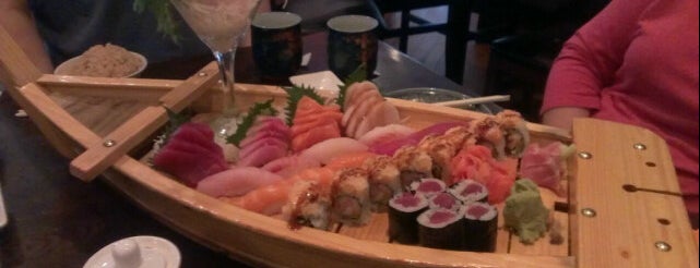 Fuji Sushi is one of Locais curtidos por Eric.