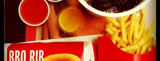 แมคโดนัลด์ & แมคคาเฟ่ is one of 24 Hour Restaurants + Delivery.