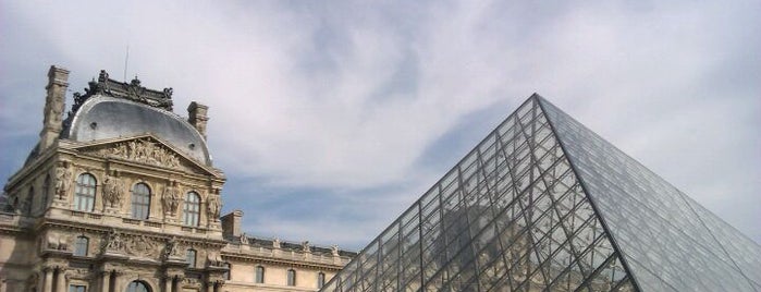 Museu do Louvre is one of The Best Places I Have Ever Been.