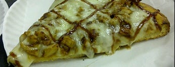 Sal & Pauls Pizza is one of Locais salvos de Kimmie.