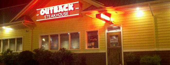 Outback Steakhouse is one of Lugares favoritos de Lisa.