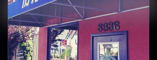 DJ's Berkeley Cafe is one of Tempat yang Disukai Rick.