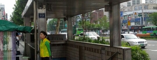 Chongshin Univ.(Isu) Stn. is one of Subway Stations in Seoul(line1~4 & DX).