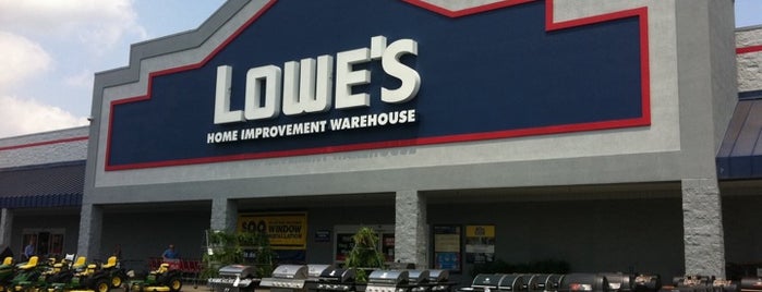 Lowe's is one of Tempat yang Disukai Nancy.