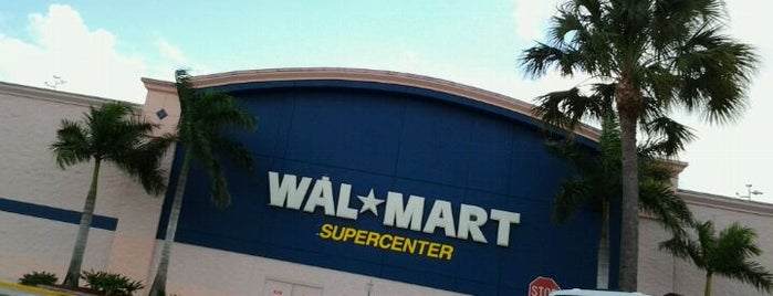 Walmart Supercenter is one of Lieux qui ont plu à Lizzie.