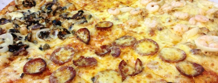 Yellow Cab Pizza Co. is one of Edzelさんのお気に入りスポット.