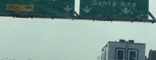 Santa Monica Freeway is one of Sterling'in Kaydettiği Mekanlar.